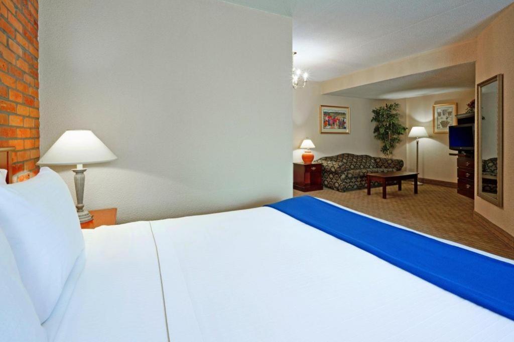 Holiday Inn Express Toronto East - Scarborough By Ihg المظهر الخارجي الصورة
